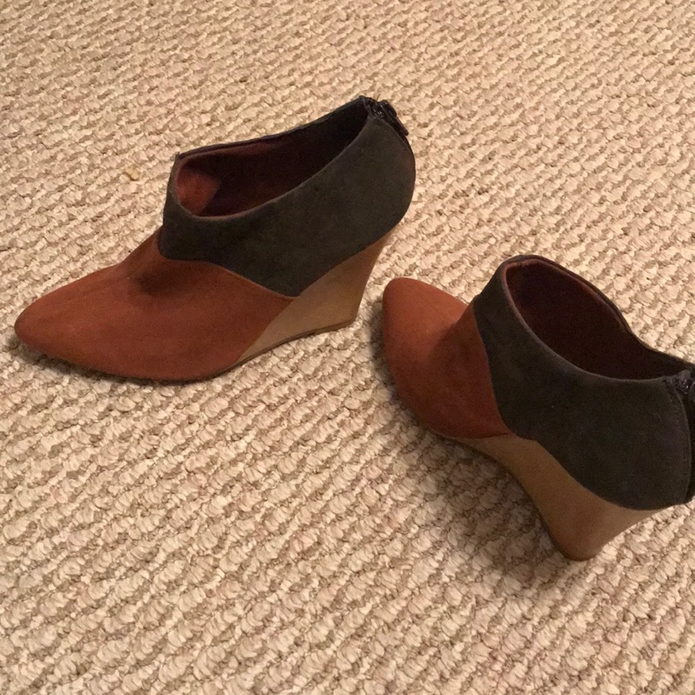 Brown and rust wedges